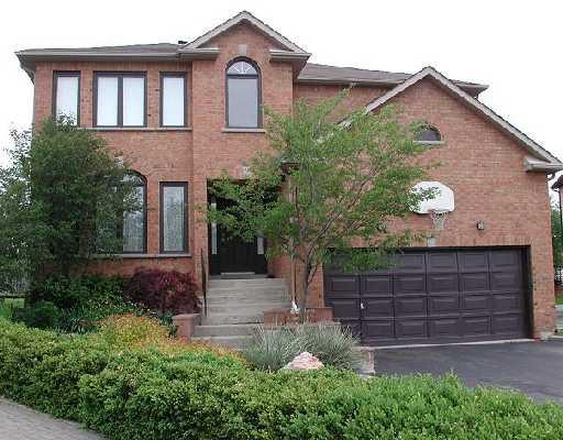 15 PINETREE Court, Dundas