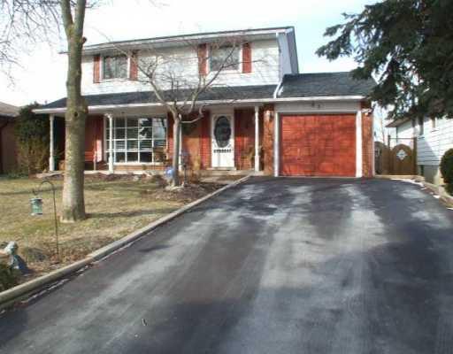 83 Skyline Drive, Dundas