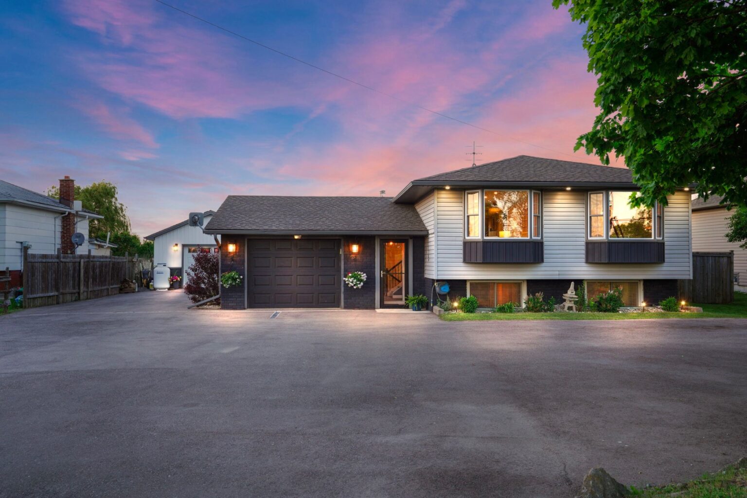 751 Mud St E, Stoney Creek ON Michael St. Jean Realty